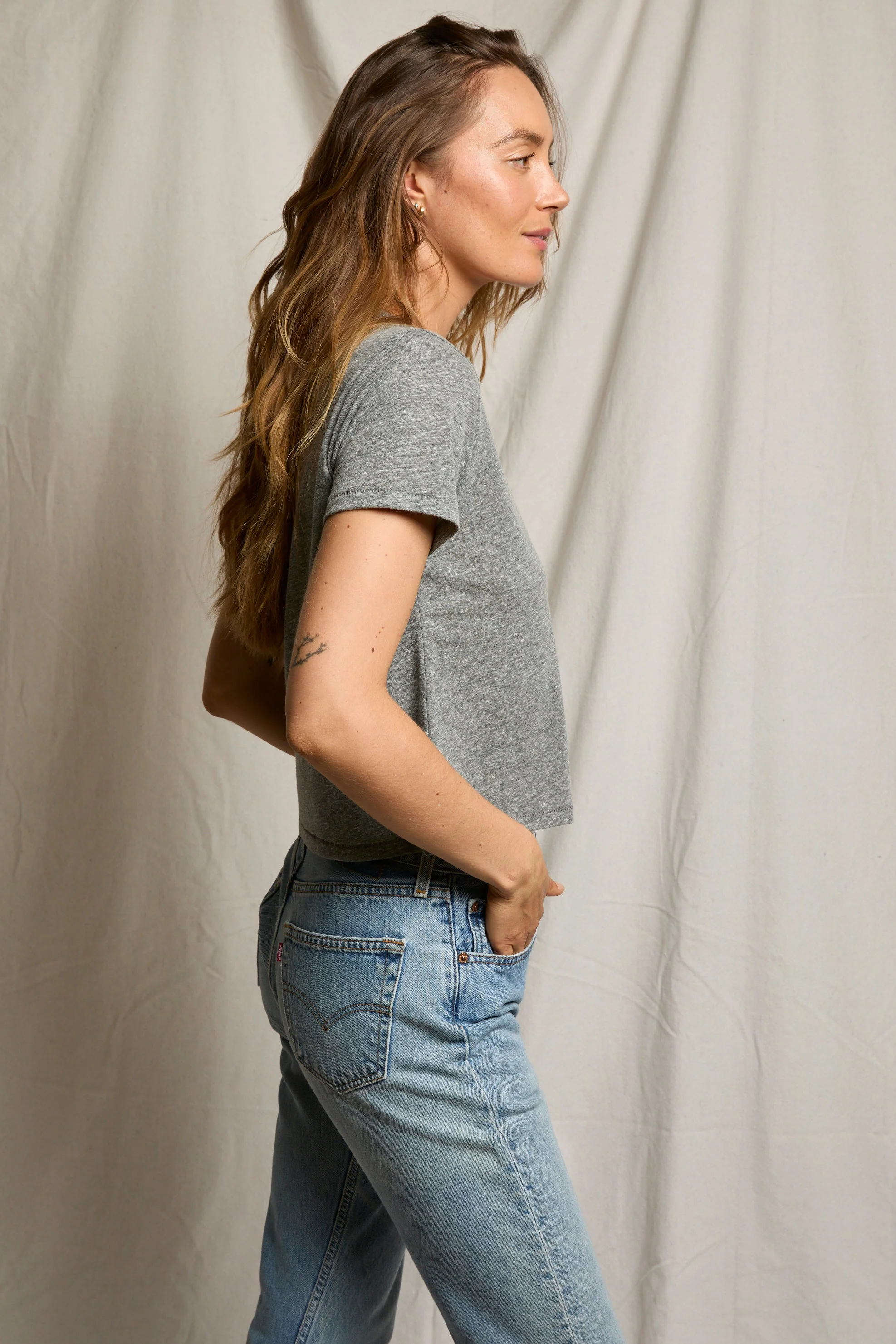 PerfectWhiteTee - Beckett Crispy Cotton V/U Neck Tee - Heather Grey - Image 4