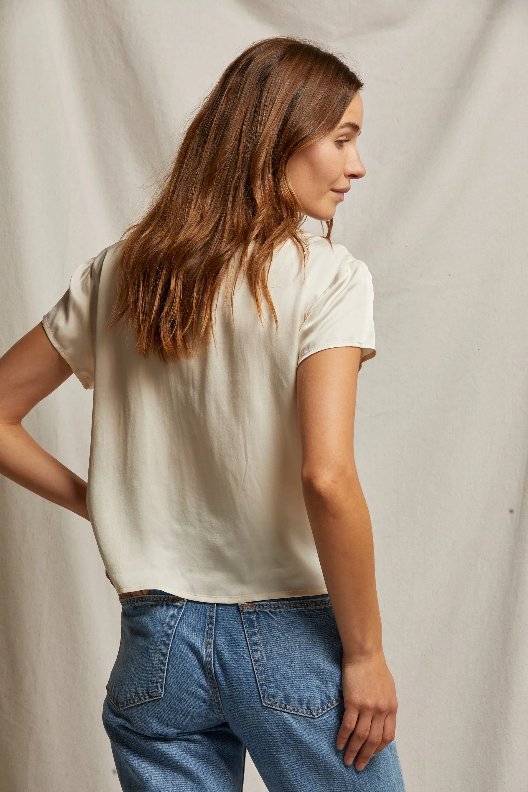 PerfectWhiteTee - Delphine Satin Crewneck Tee - Sugar - Image 4