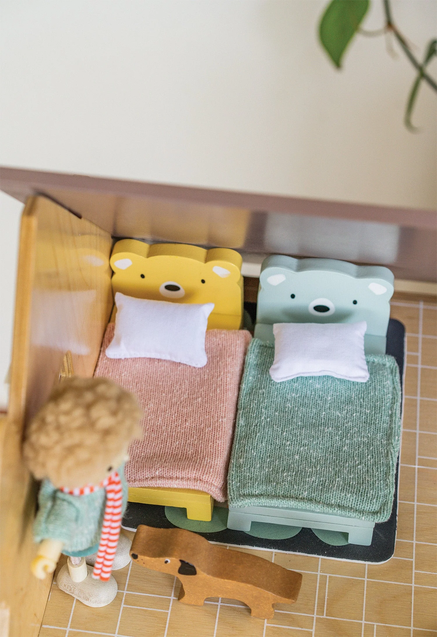 Dolls House Childrens Room Furniture - Image 2