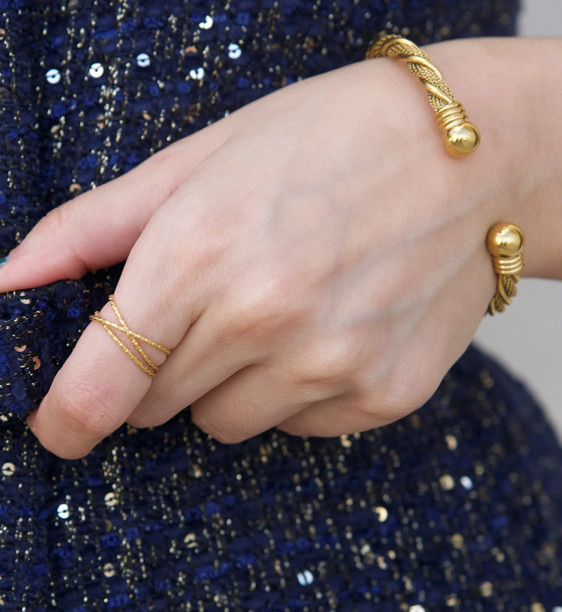 Ellie Vail - Blair Interlocking Hammered Ring - Image 4