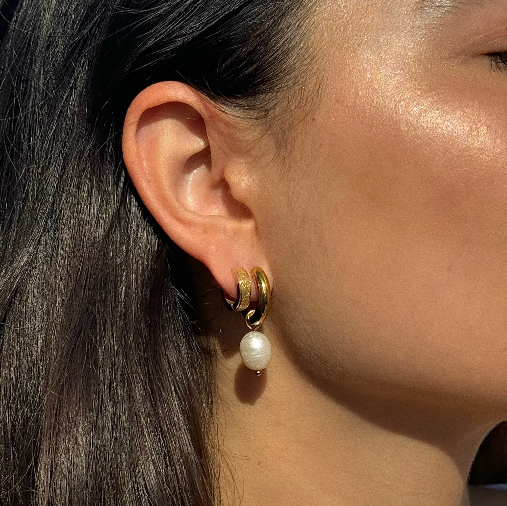 Ellie Vail - Melrose Mini Hoop Pearl Earring - Image 6