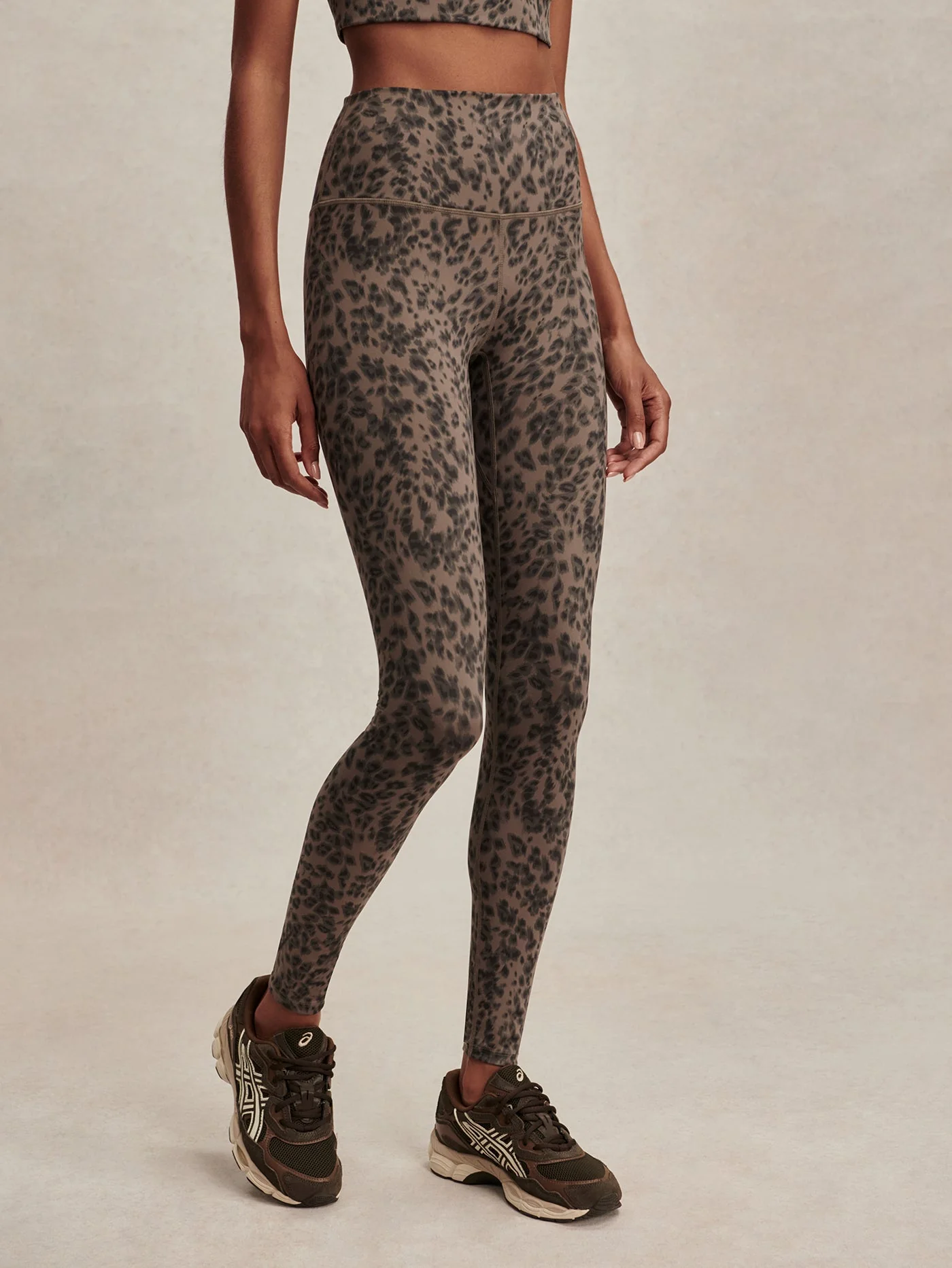 Varley - Freesoft High Rise Legging 28 - Brown Contrast Cheetah - Image 2