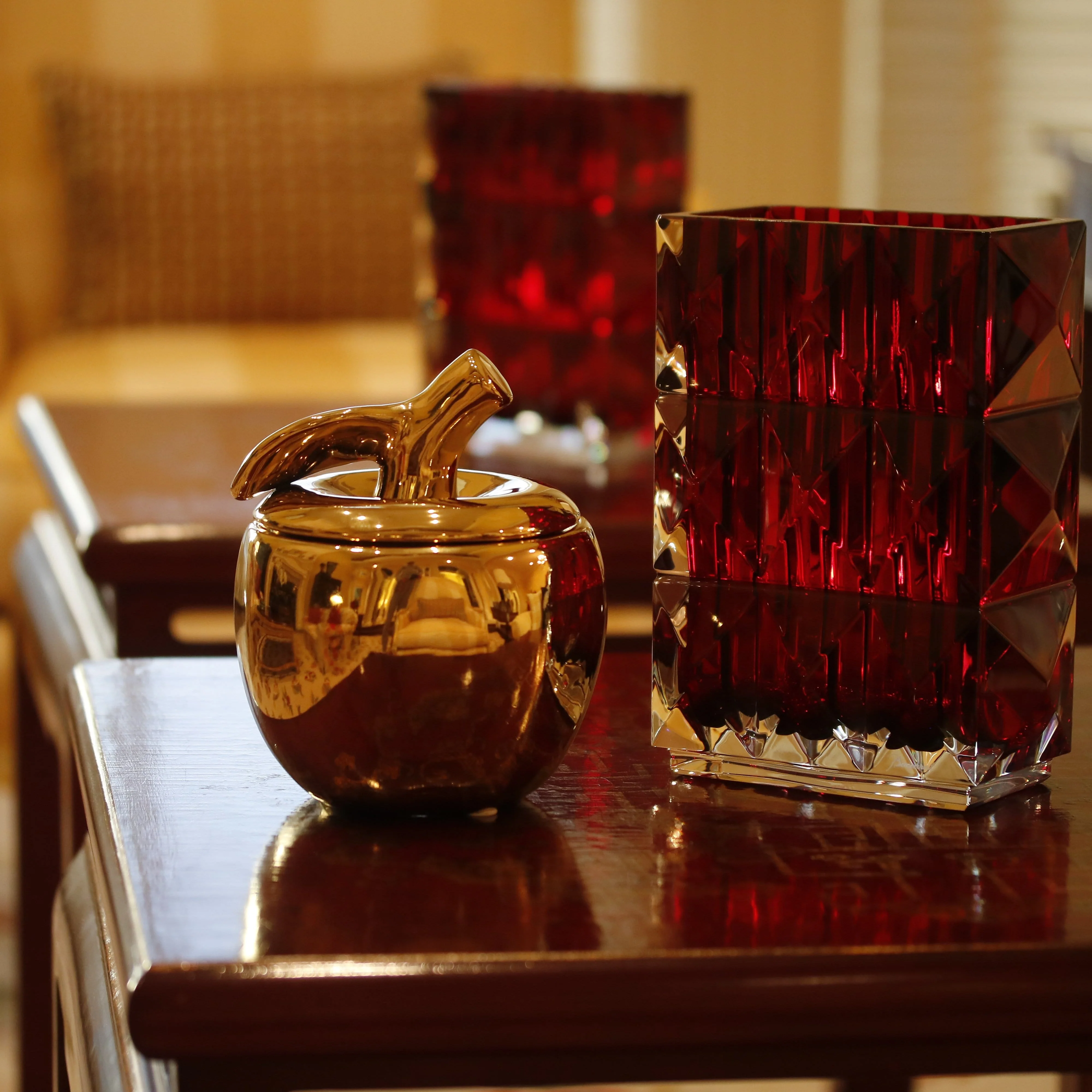 Gold Malus Apple Candle - Image 12