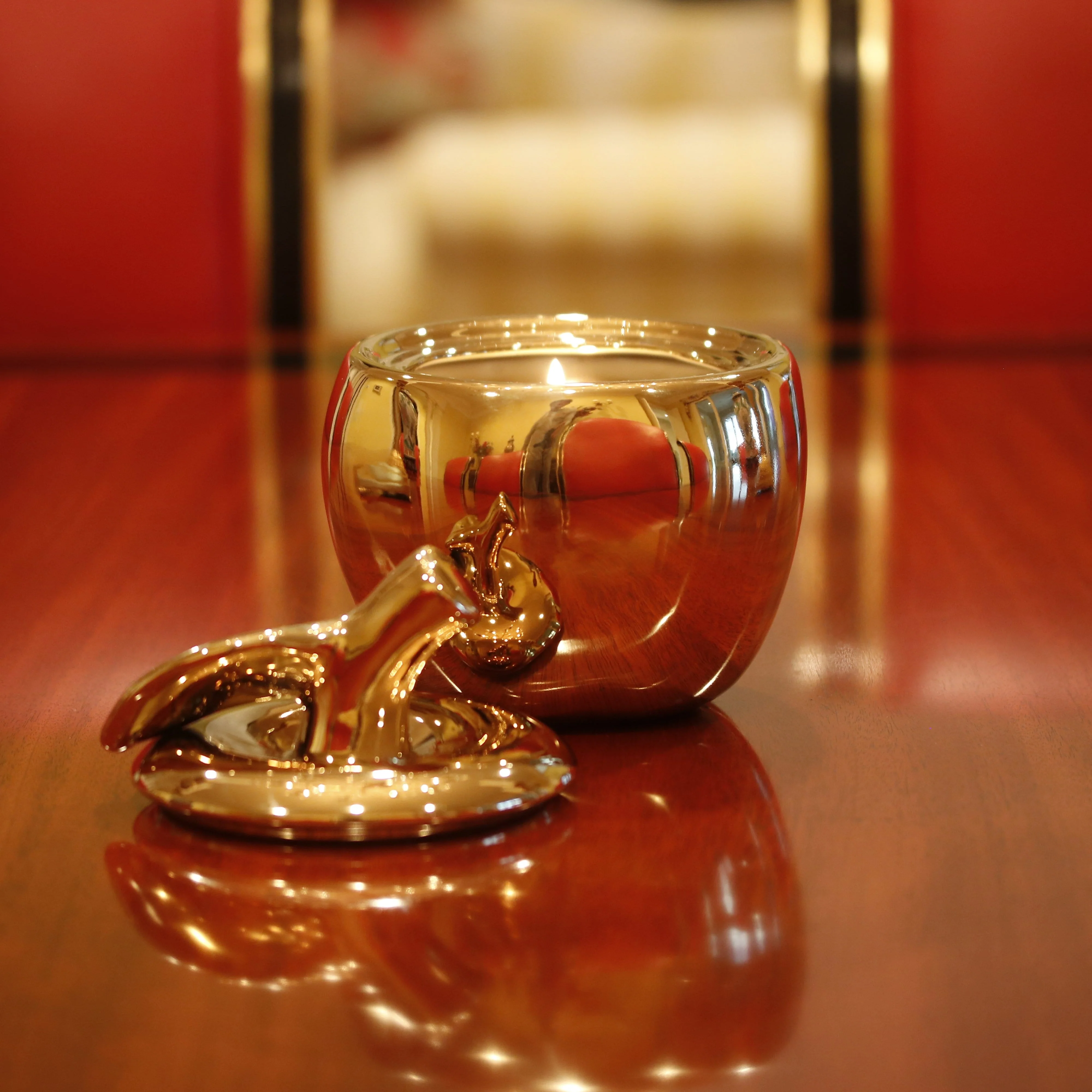 Gold Malus Apple Candle - Image 9