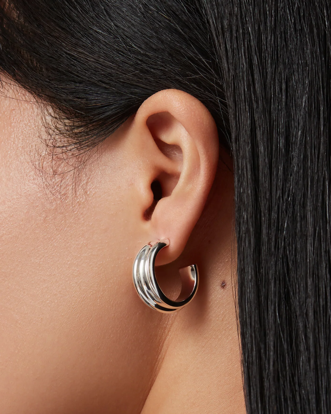 Jenny Bird - Lennon Hoop Earrings - High Polish Silver - Image 3