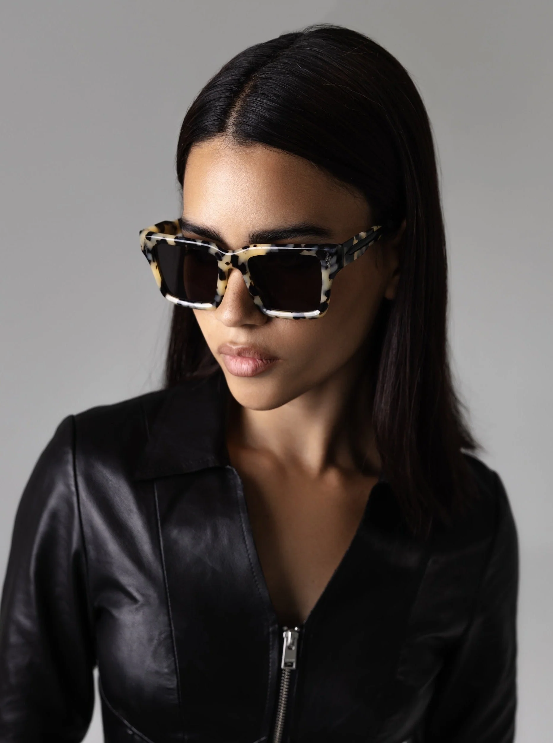 LUCID Black Tort | Grey - Image 3