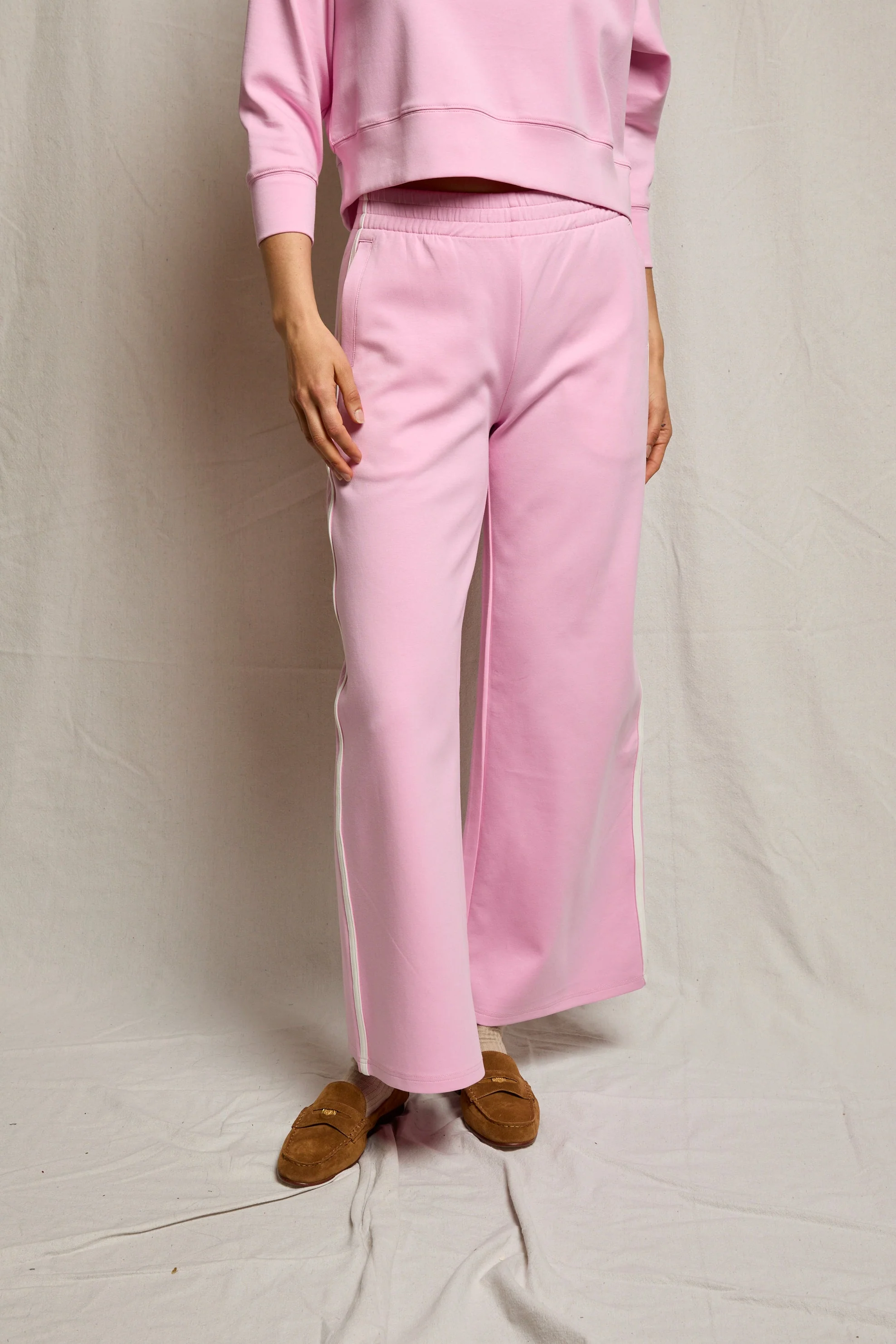 PerfectWhiteTee - Mikos Travel Group Wide Leg Pant With Pockets - Sugar Pink