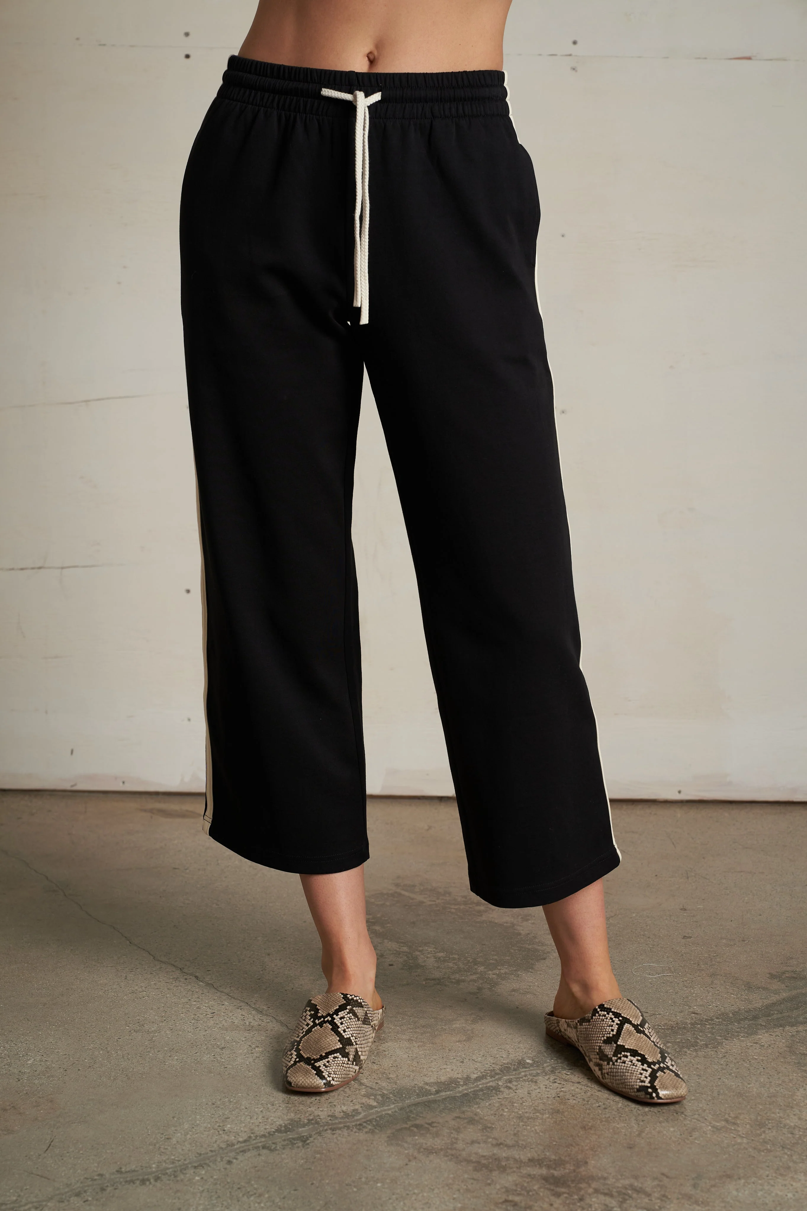 PerfectWhiteTee - Claud Travel Track Pant - True Black