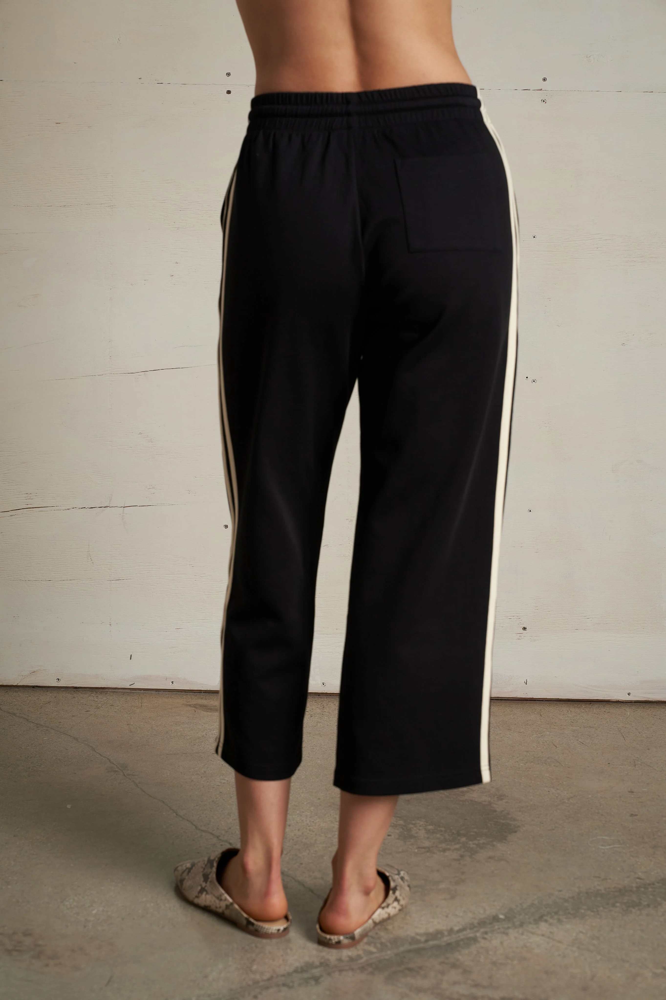 PerfectWhiteTee - Claud Travel Track Pant - True Black - Image 4