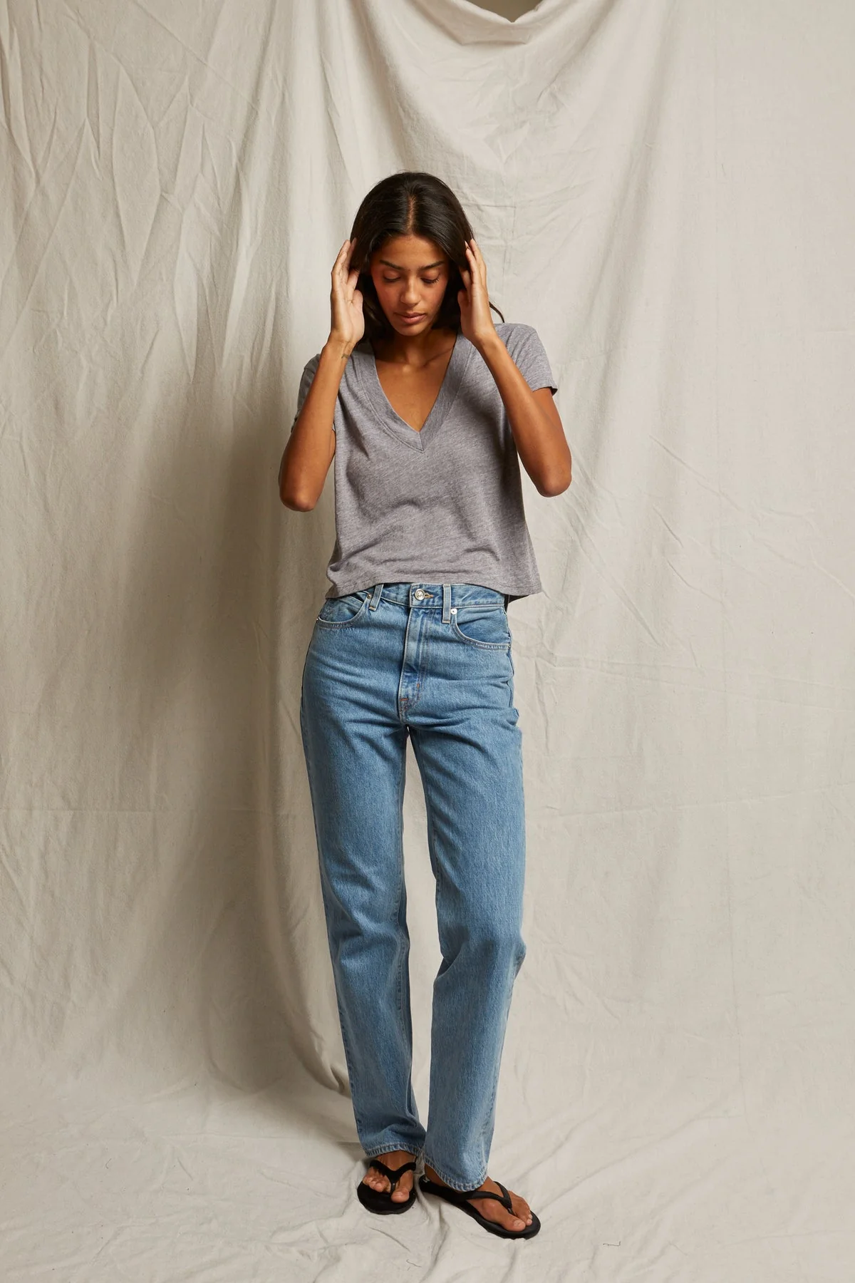PerfectWhiteTee - Rosie Linen Jersey V Neck Tee - Heather Grey - Image 4