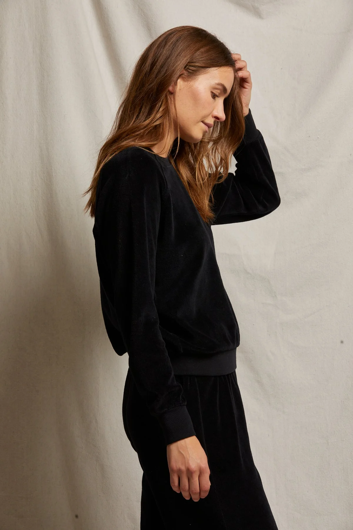 PerfectWhiteTee - Stella Velour Shrunken Raglan Sweatshirt - True Black - Image 2
