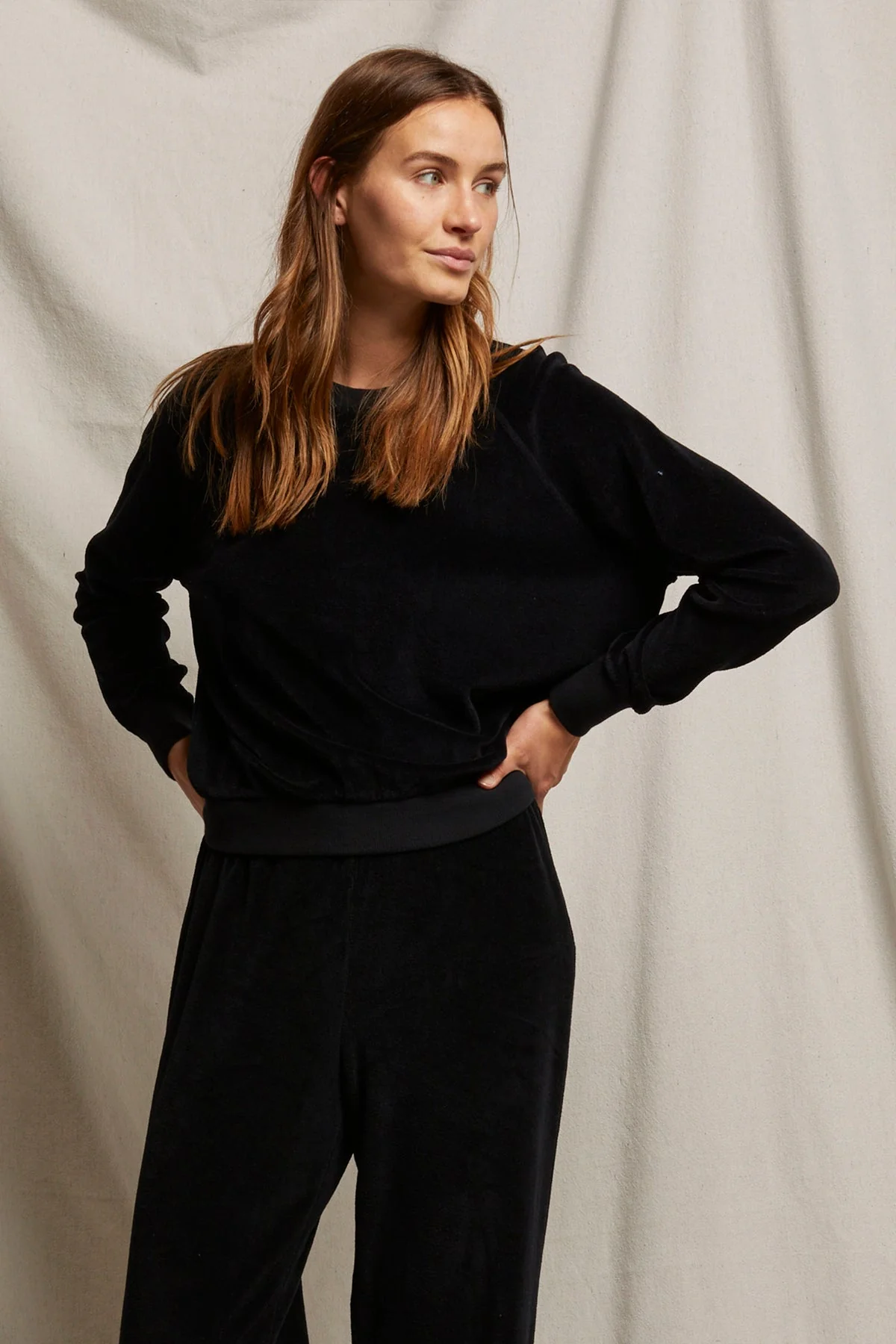 PerfectWhiteTee - Stella Velour Shrunken Raglan Sweatshirt - True Black - Image 4