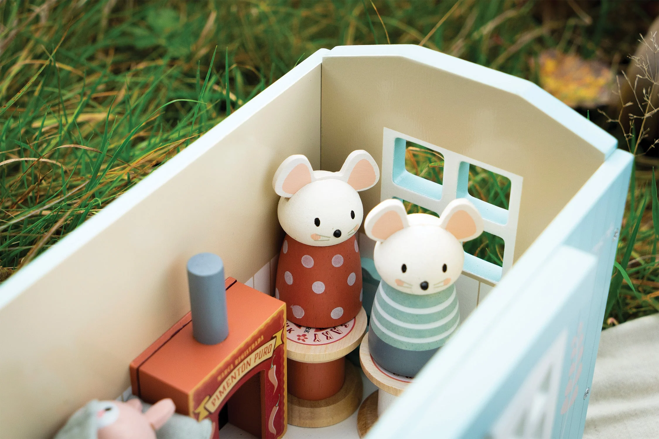 Secret Meadow Shepherd’s Hut - Image 11