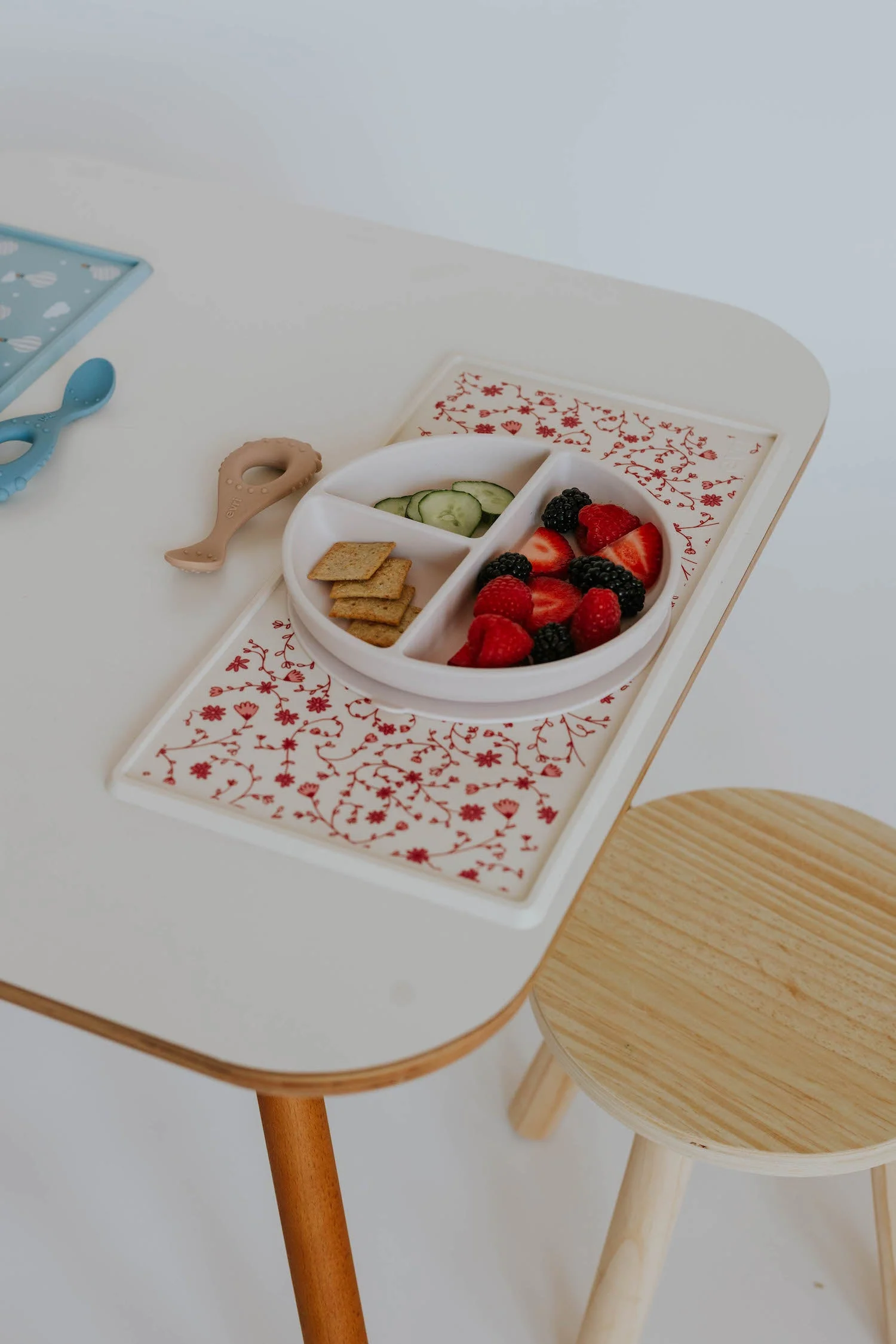Evri - Silicone Divider Plate - Ivory - Image 4