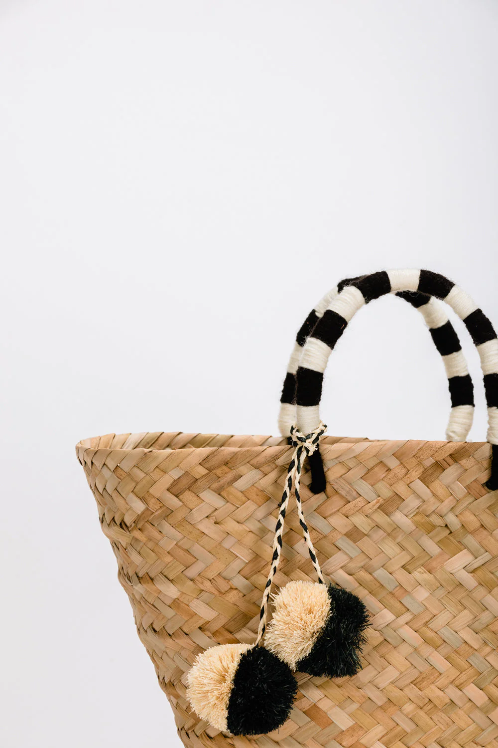 St Tropez Pom Pom Straw Tote - Image 4