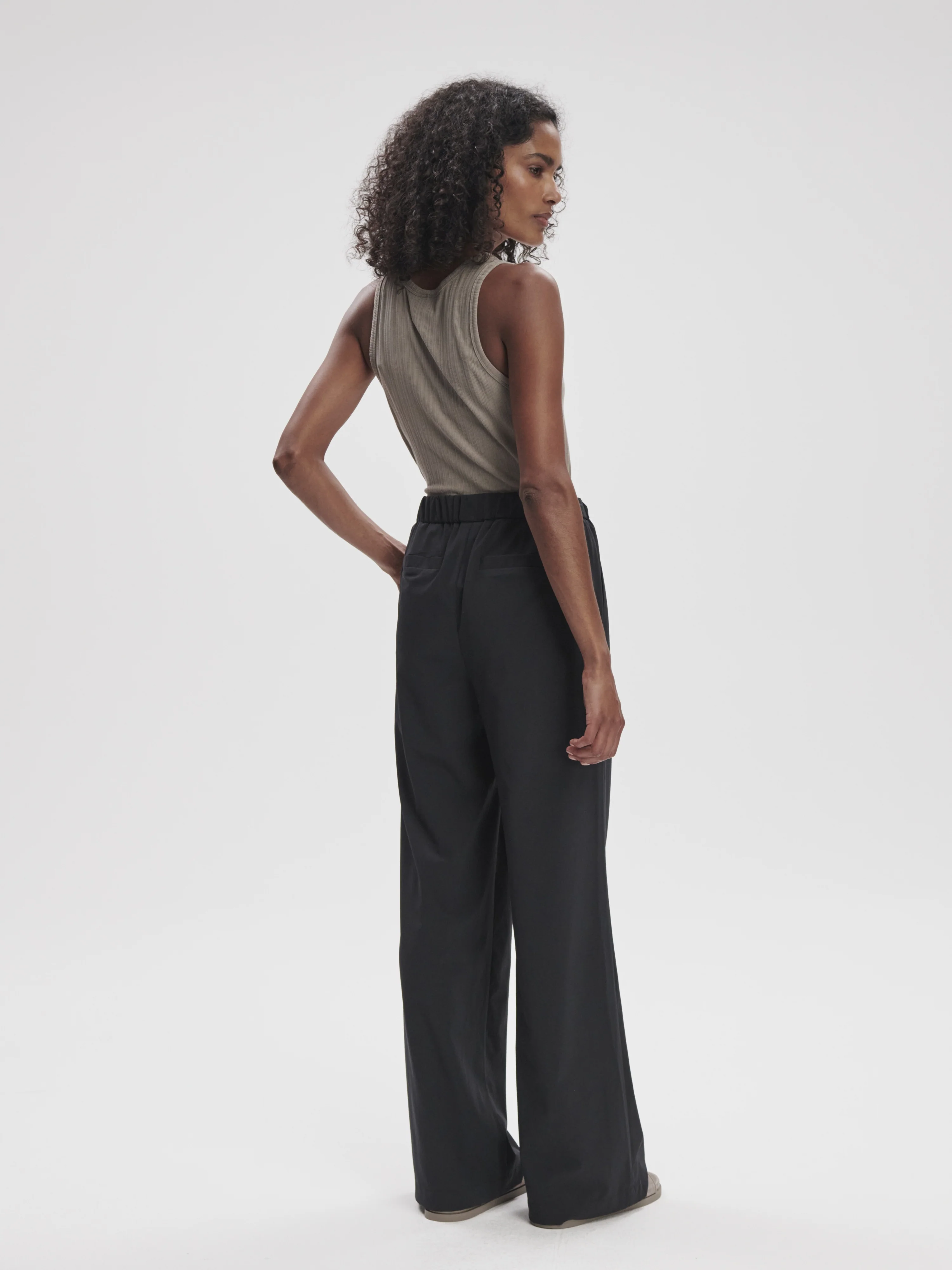 Varley - Kayson Wide Leg Pant 29.5" - Black - Image 3