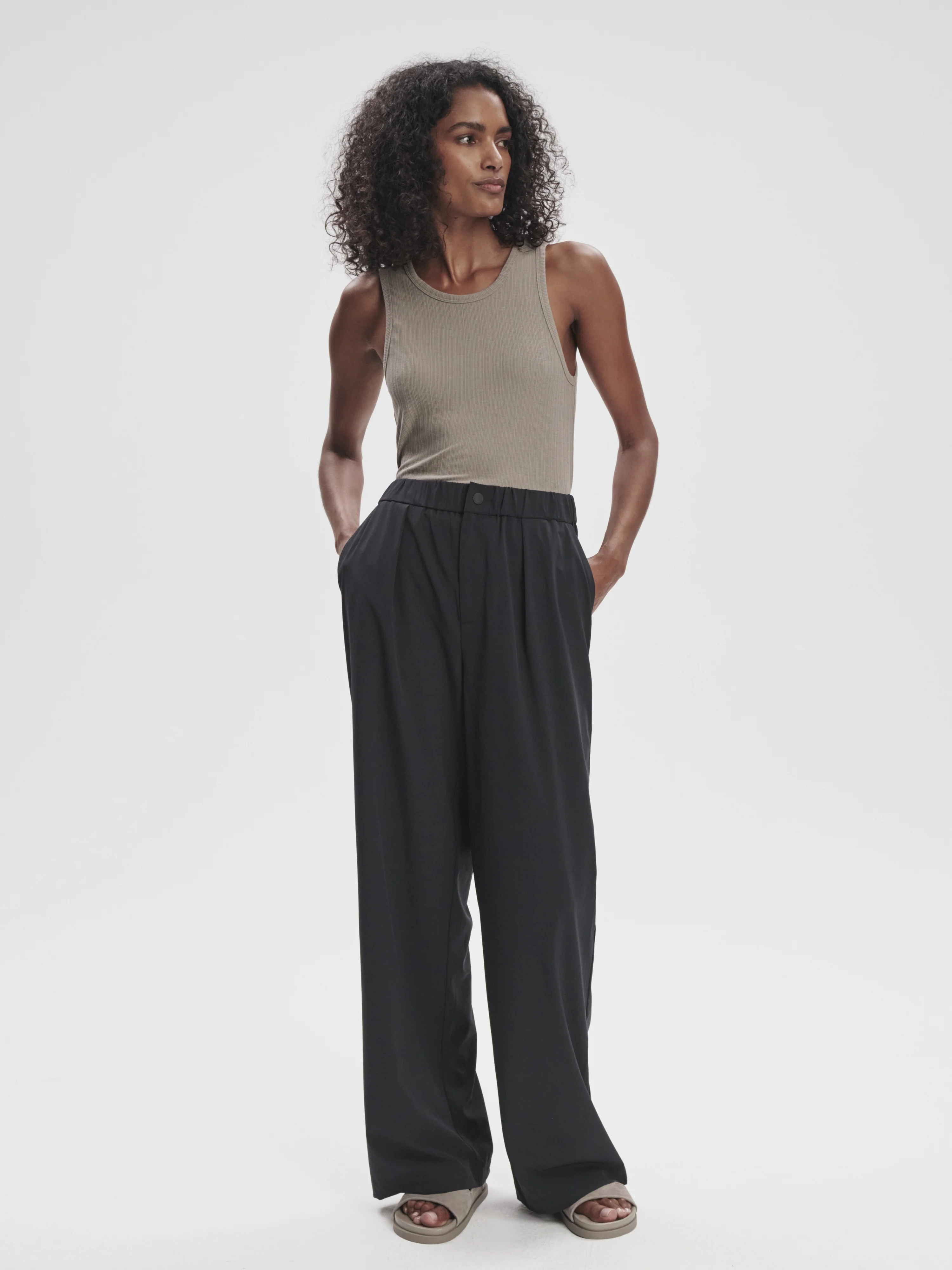 Varley - Kayson Wide Leg Pant 29.5" - Black - Image 4