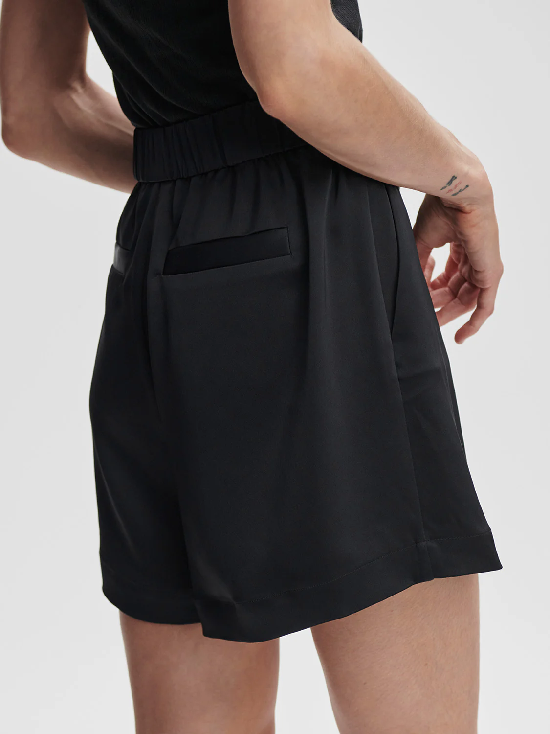 Varley - Sarka High Rise Short - Black - Image 7
