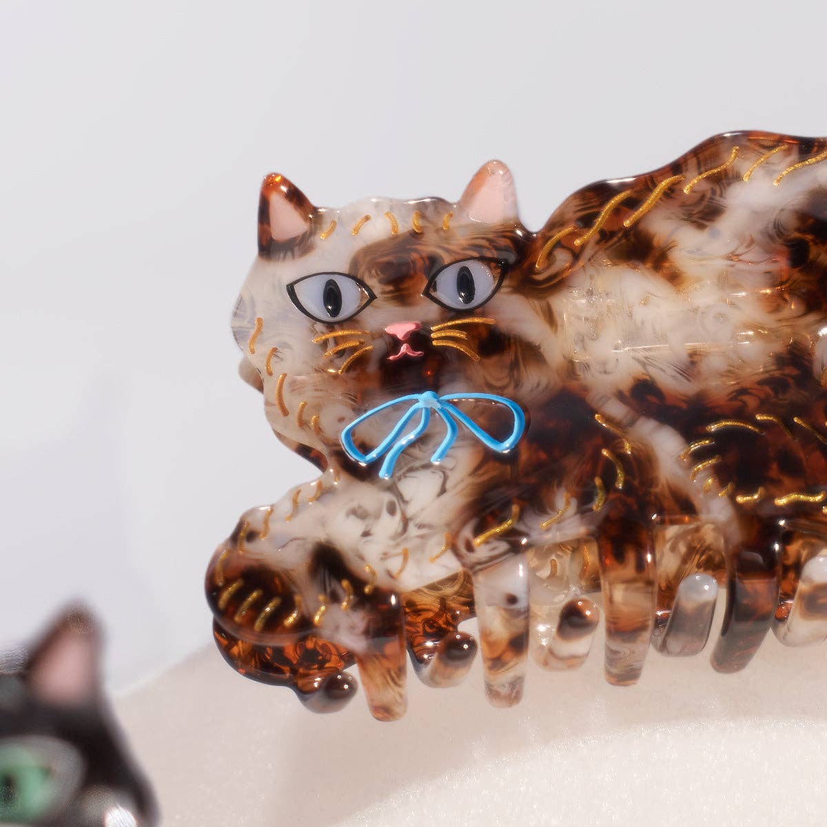 Calico Kitty Cat Hair Claw in Cream and Tortoise Shell - Image 4